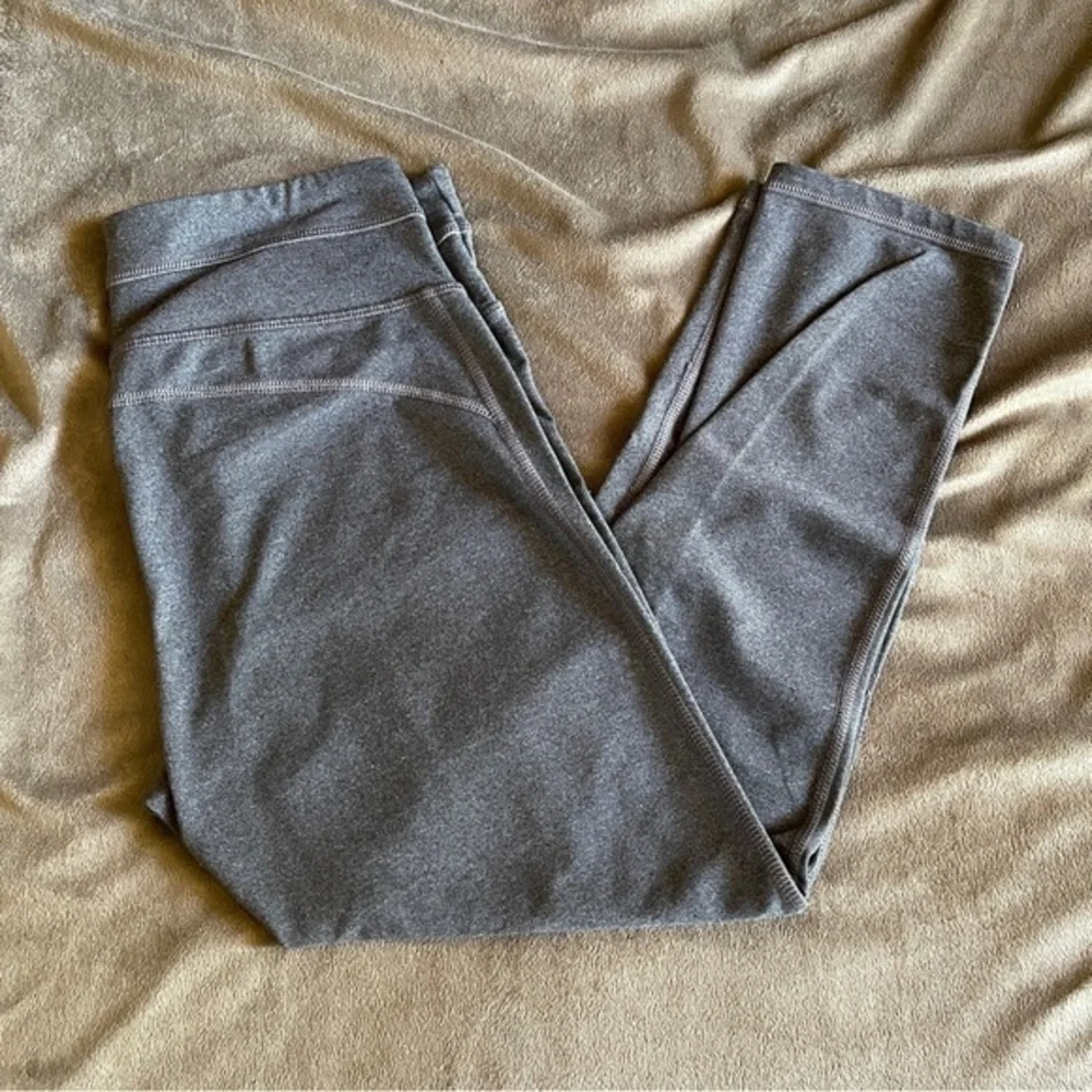 4 for 16$ Women’s Gray 3/4 Champion Length Workout Leggings